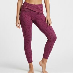 Nike Women’s Yoga Twist High Rise Capri Tights L Pink